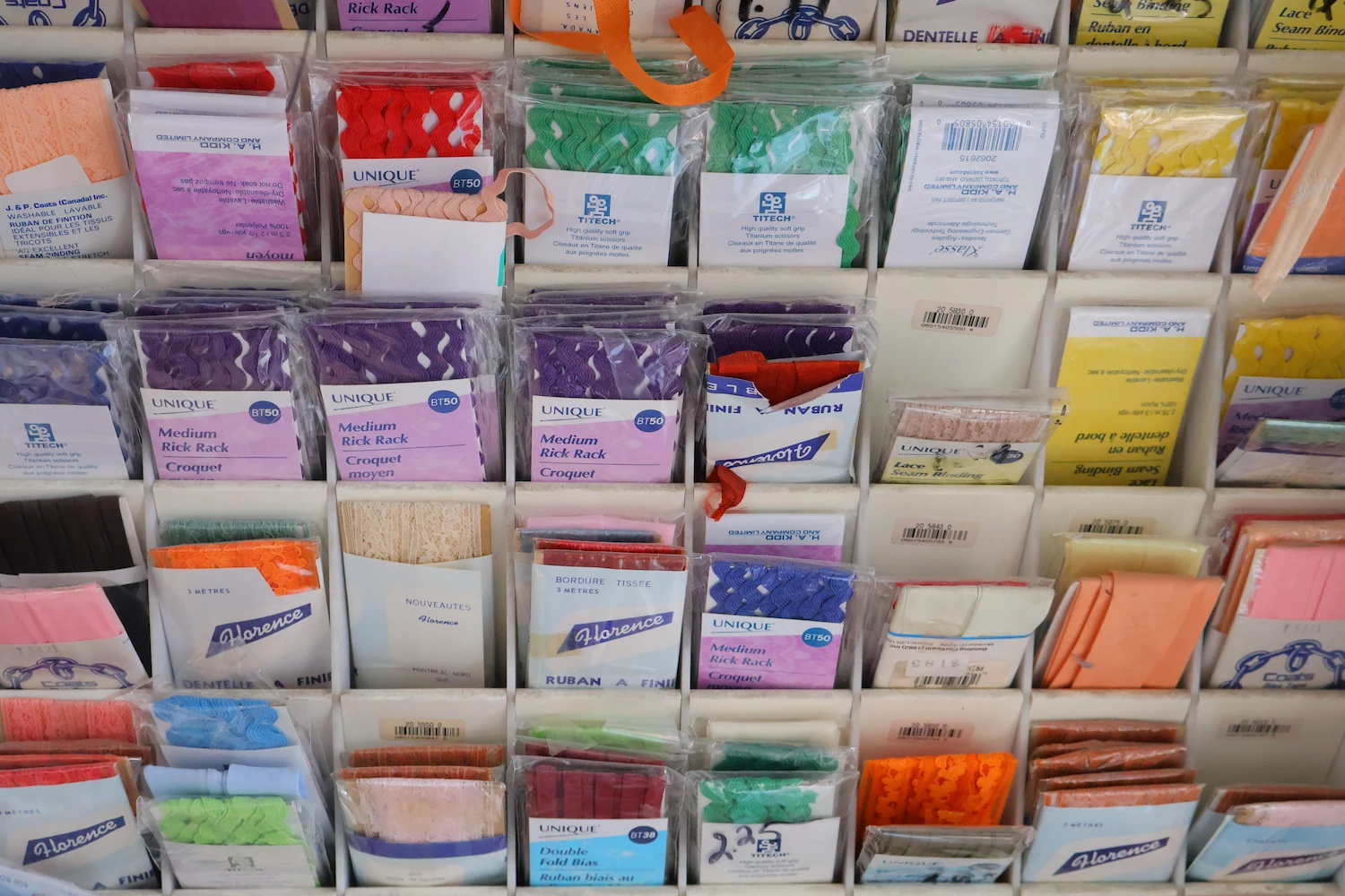 Collection de rubans et finitions textiles pour la couture et les projets DIY