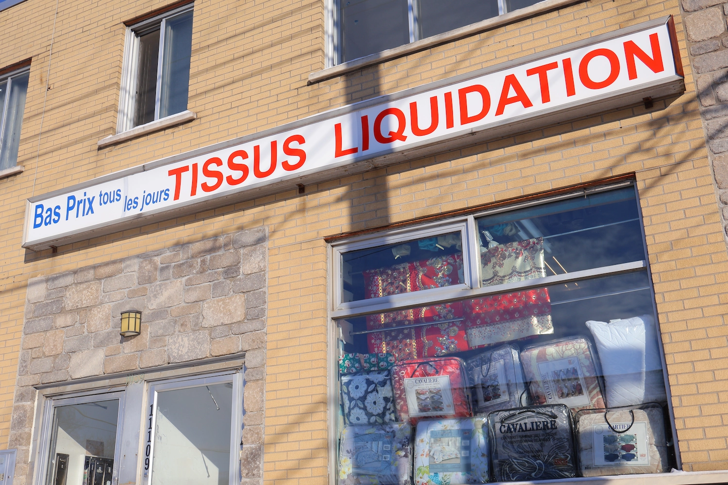 Interactive map showing Tissu Liquidation store location at 11107 Ave L'Archevêque, Montreal