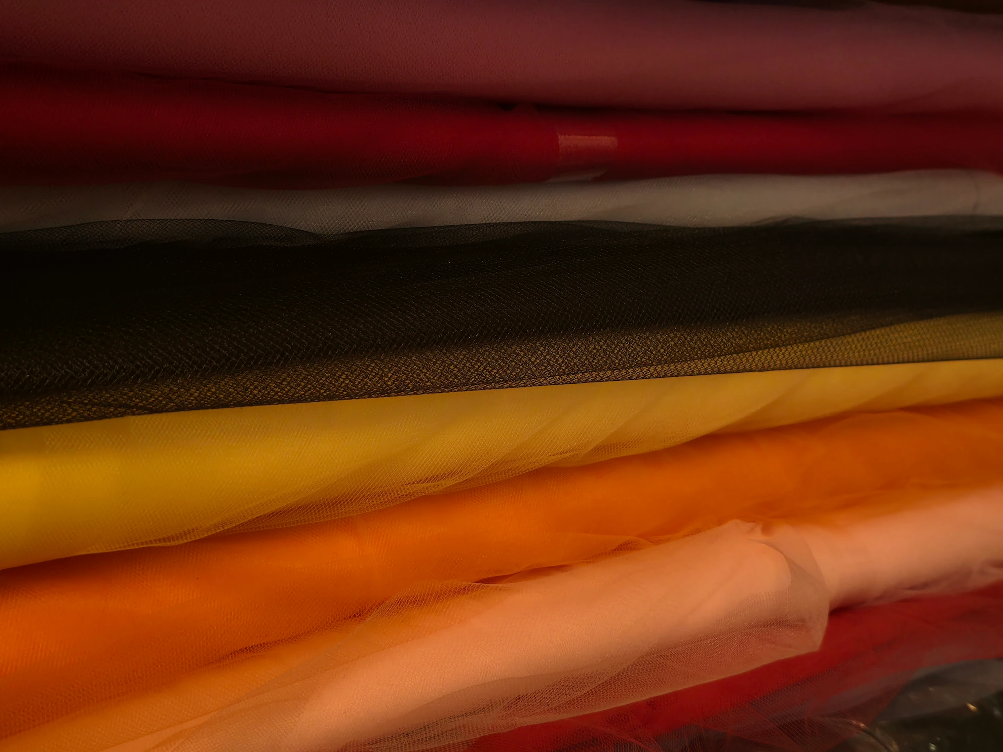 Tulle délicat et léger 60 pouces de large en nylon et polyester pour mariages, tutus et décoration